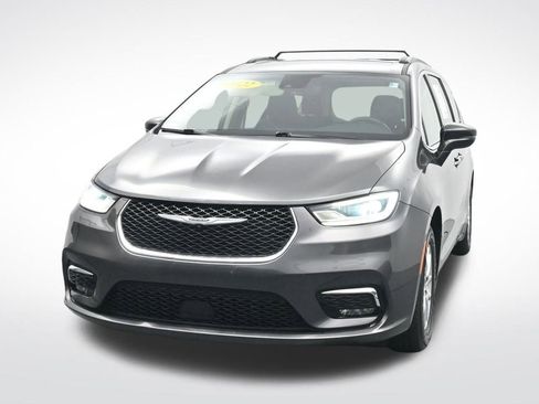 Used 2022 Chrysler Pacifica Touring-L image 2