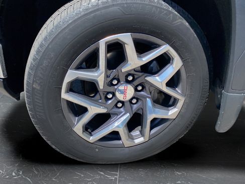 Used 2023 GMC Sierra 1500 SLT w/ SLT Premium Package AWD/4WD image 39