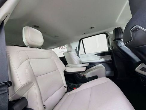 New 2026 Lincoln Navigator Premiere AWD/4WD image 32