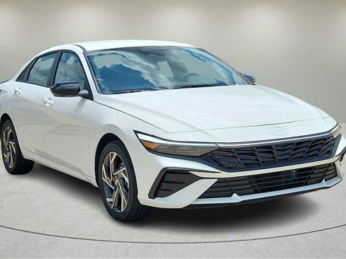 Certified 2025 Hyundai Elantra SEL image 1