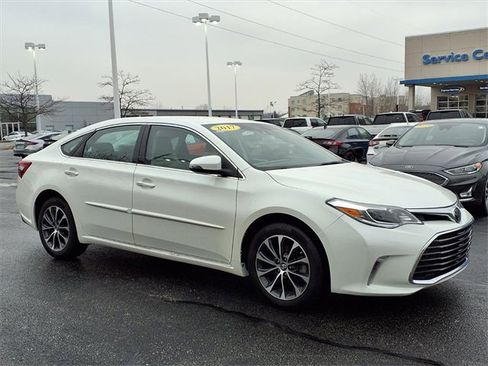 Used 2017 Toyota Avalon XLE image 3