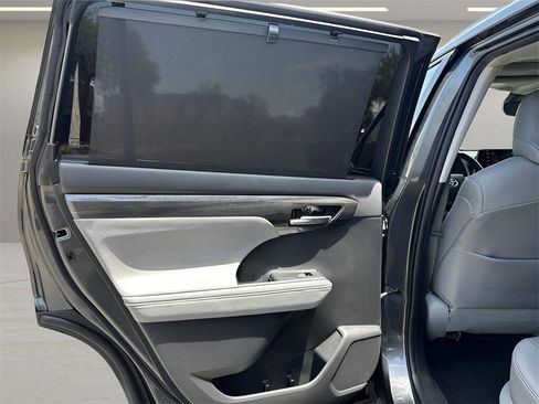 Used 2020 Toyota Highlander Limited image 23