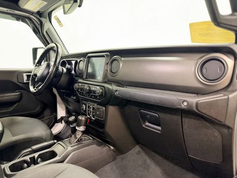 Used 2022 Jeep Gladiator Sport image 18