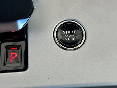 New 2025 Land Rover Range Rover SE image 21