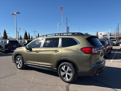 Used 2024 Subaru Ascent Premium w/ Convenience Package image 6