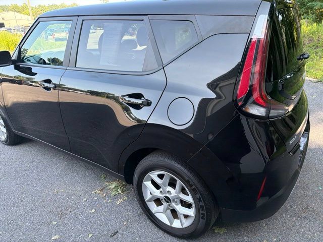 Used 2023 Kia Soul LX w/ Option Group 015 FWD image 3