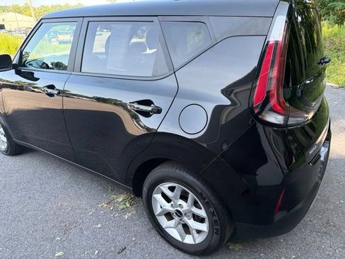 Used 2023 Kia Soul LX w/ Option Group 015 FWD image 3