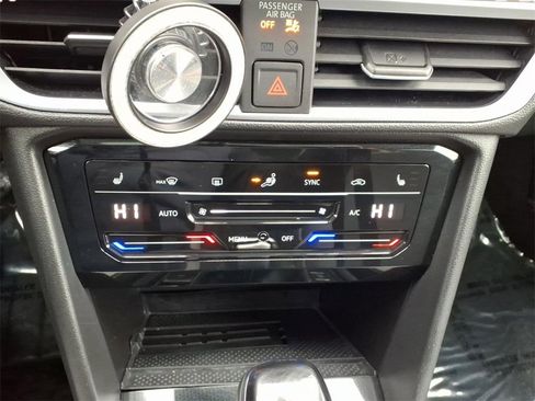 Used 2025 Volkswagen Taos SE w/ Panoramic Sunroof Package image 20