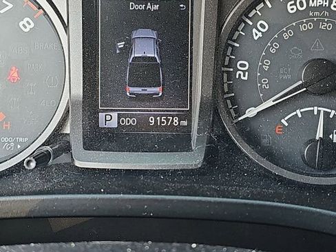 Used 2018 Toyota Tacoma TRD Sport image 16