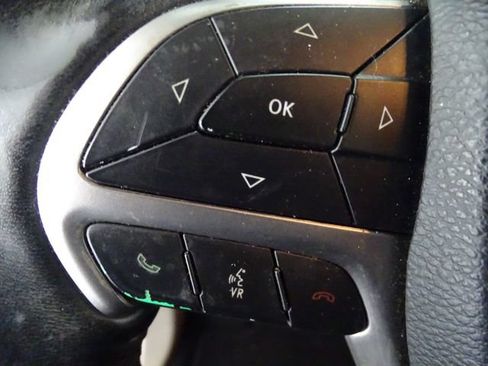 Used 2019 Jeep Grand Cherokee Limited AWD/4WD image 7