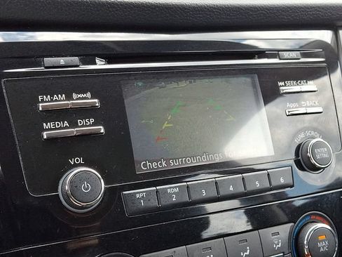 Used 2016 Nissan Rogue S AWD/4WD image 4
