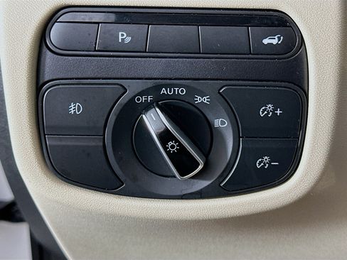 Used 2020 INFINITI QX50 Luxe w/ Navigation Package FWD image 16