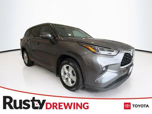 Used 2023 Toyota Highlander LE AWD/4WD image 1
