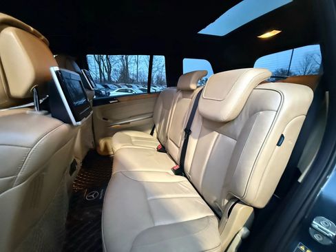 Used 2012 Mercedes-Benz GL 550 4MATIC image 18