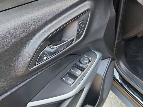 Certified 2025 Chevrolet Trax LS image 18