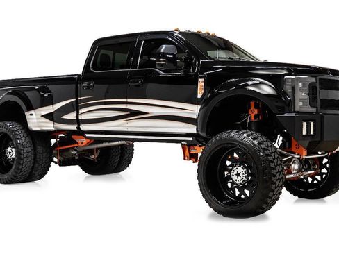 Used 2017 Ford F350 Platinum w/ Platinum Ultimate Package AWD/4WD image 1