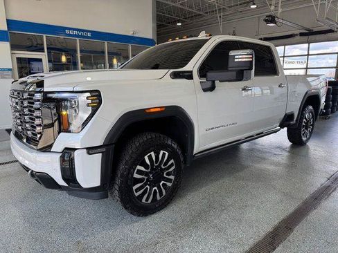 Used 2025 GMC Sierra 2500 Denali Ultimate AWD/4WD image 4
