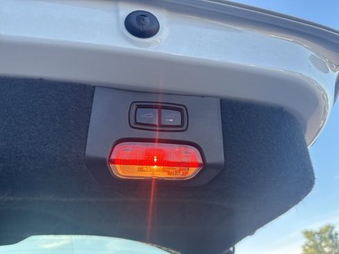 Used 2017 Porsche Cayenne image 26