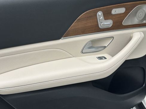 Used 2022 Mercedes-Benz GLS 450 4MATIC image 26