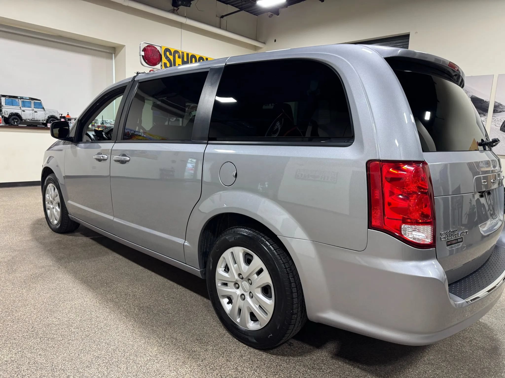 Used 2018 Dodge Grand Caravan SE FWD image 18