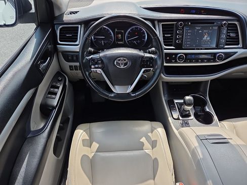Used 2018 Toyota Highlander XLE FWD image 13