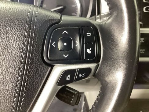 Used 2018 Toyota Highlander XLE AWD/4WD image 15
