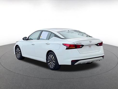 Used 2025 Nissan Altima 2.5 SV image 10