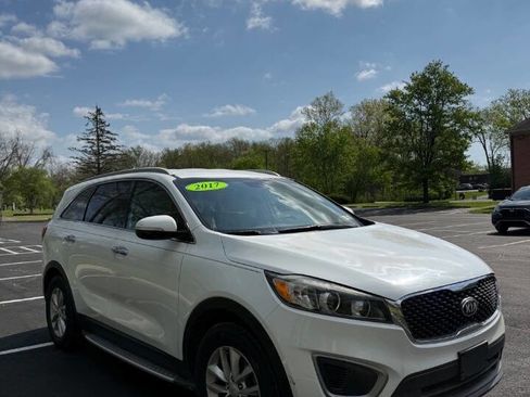 Used 2017 Kia Sorento FWD w/ LX Convenience Package image 4