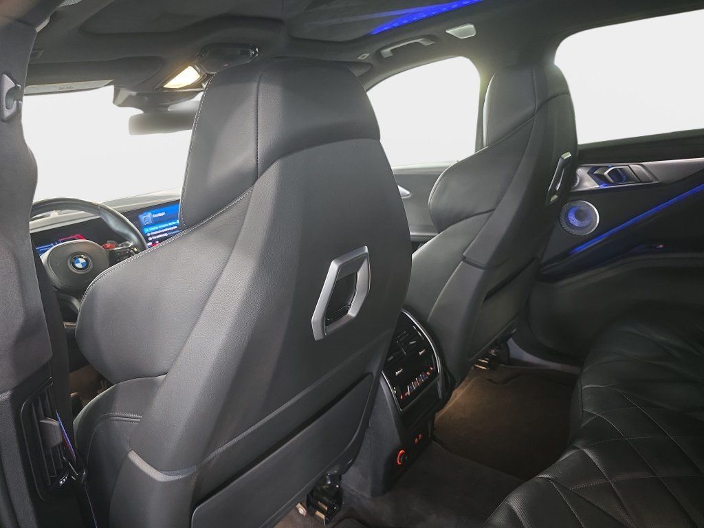 Certified 2023 BMW XM AWD/4WD image 9