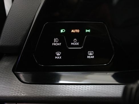 Used 2024 Volkswagen GTI SE FWD image 25
