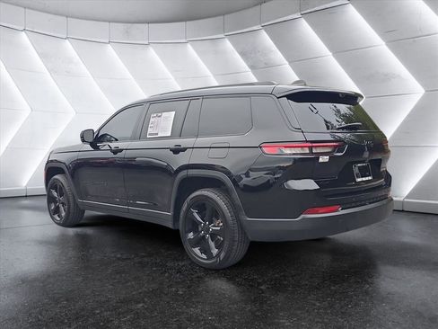 Used 2024 Jeep Grand Cherokee L Limited w/ Luxury Tech Group II image 3