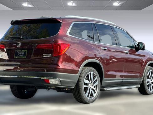 Used 2017 Honda Pilot Touring image 8