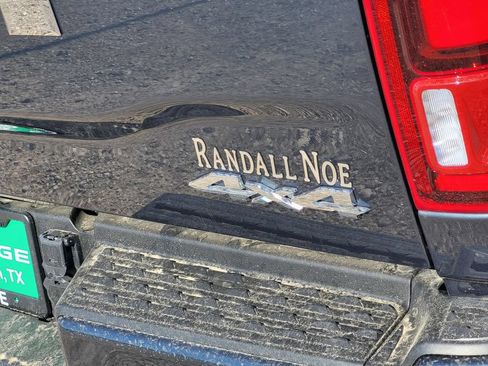 Used 2025 RAM 2500 Laramie w/ Sport Appearance Package AWD/4WD image 8