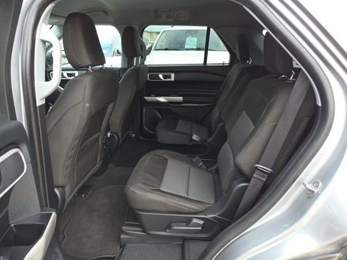 Used 2022 Ford Explorer XLT image 40