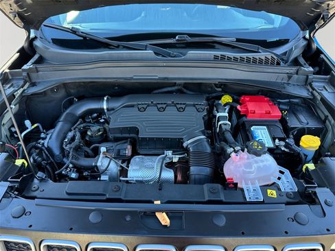 Used 2022 Jeep Renegade Latitude image 9