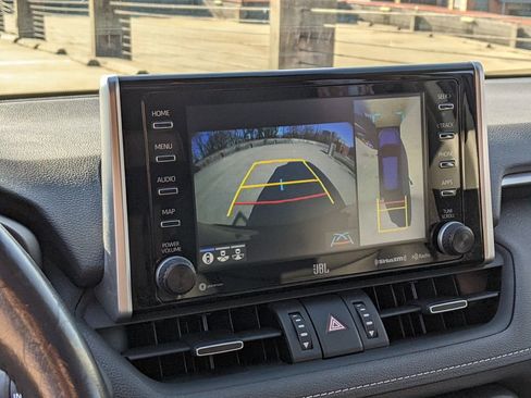 Used 2019 Toyota RAV4 Limited image 17