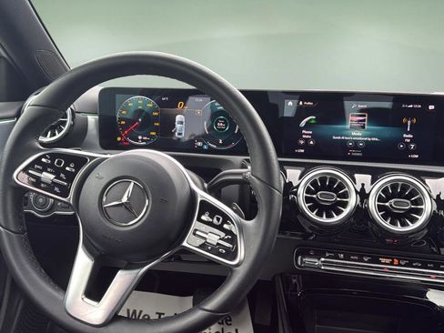 Used 2022 Mercedes-Benz A 220 4MATIC image 13
