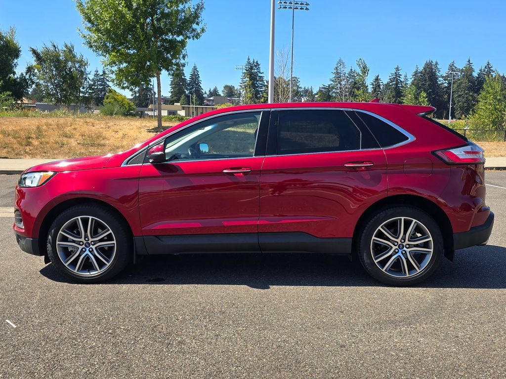 Used 2019 Ford Edge Titanium w/ Cold Weather Package AWD/4WD image 2