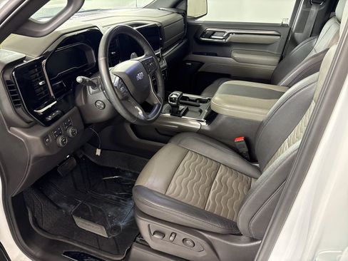 Used 2024 Chevrolet Silverado 1500 ZR2 w/ Technology Package AWD/4WD image 40