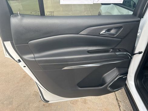 Used 2025 Chevrolet Traverse High Country image 15
