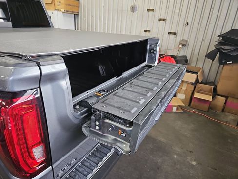 Used 2021 GMC Sierra 1500 SLT w/ SLT Premium Package image 13