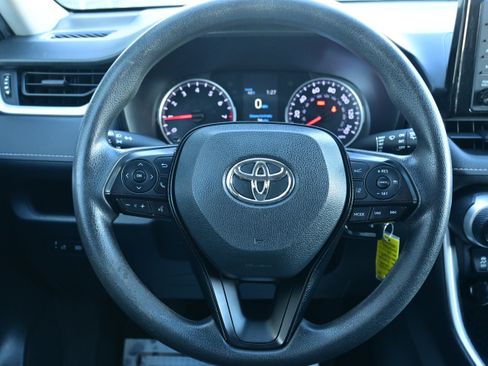 Used 2020 Toyota RAV4 LE image 18