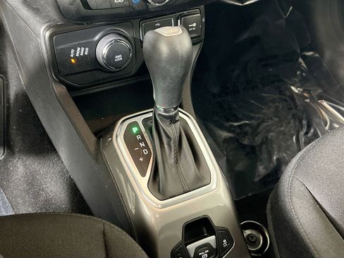 Used 2022 Jeep Renegade Latitude w/ Convenience Group image 17