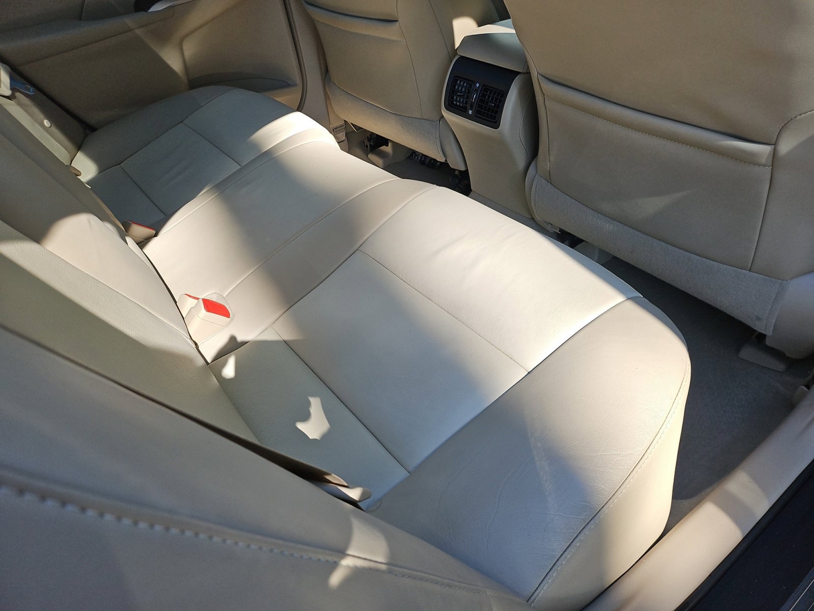 Used 2012 Toyota Camry XLE w/ Leather Pkg FWD image 28