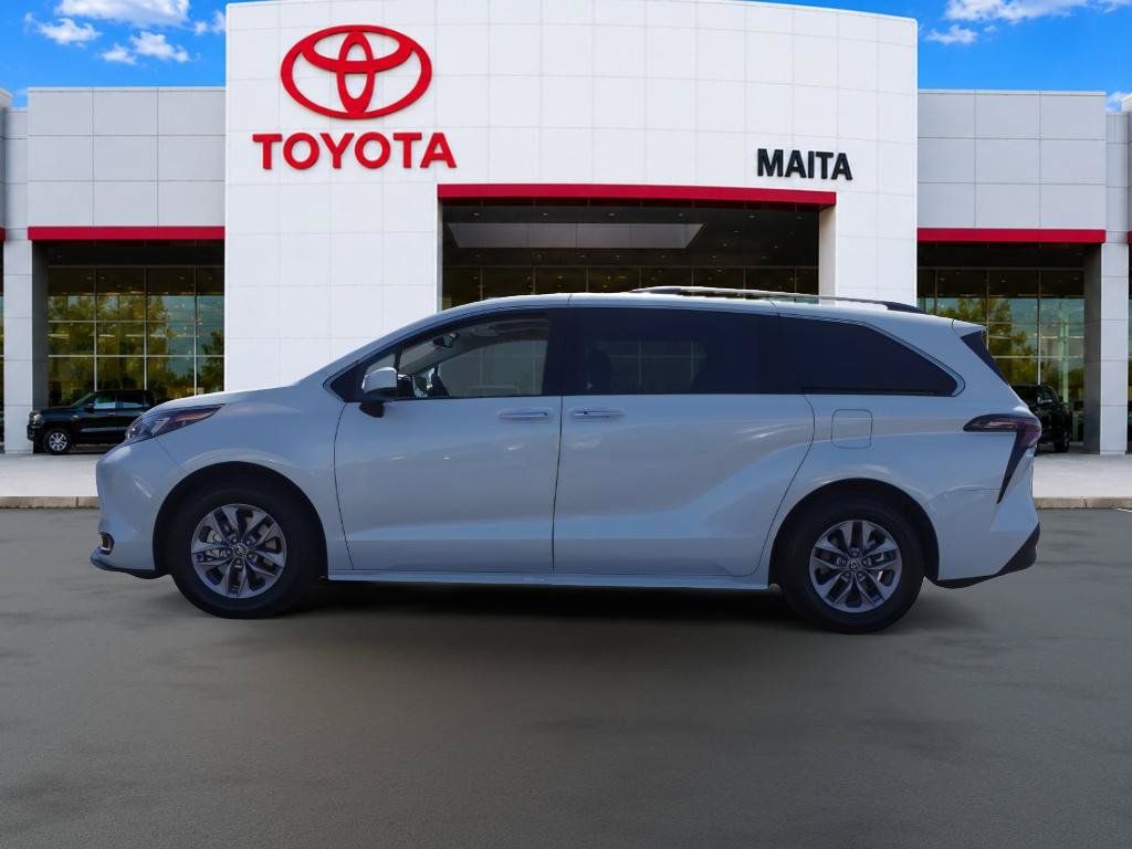 Certified 2026 Toyota Sienna XLE FWD image 6