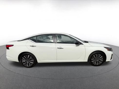 Used 2025 Nissan Altima 2.5 SV image 16