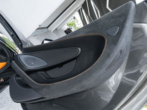 Used 2019 McLaren 570S RWD image 43