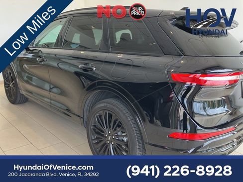 Used 2023 Lincoln Corsair Reserve w/ Equipment Group 201A AWD/4WD image 4