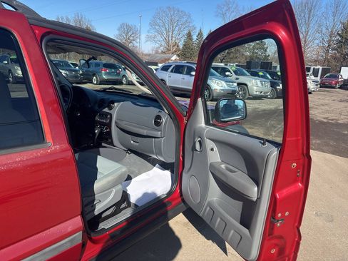 Used 2006 Jeep Liberty Sport AWD/4WD image 17