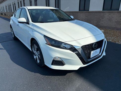 Used 2022 Nissan Altima 2.5 S FWD image 2